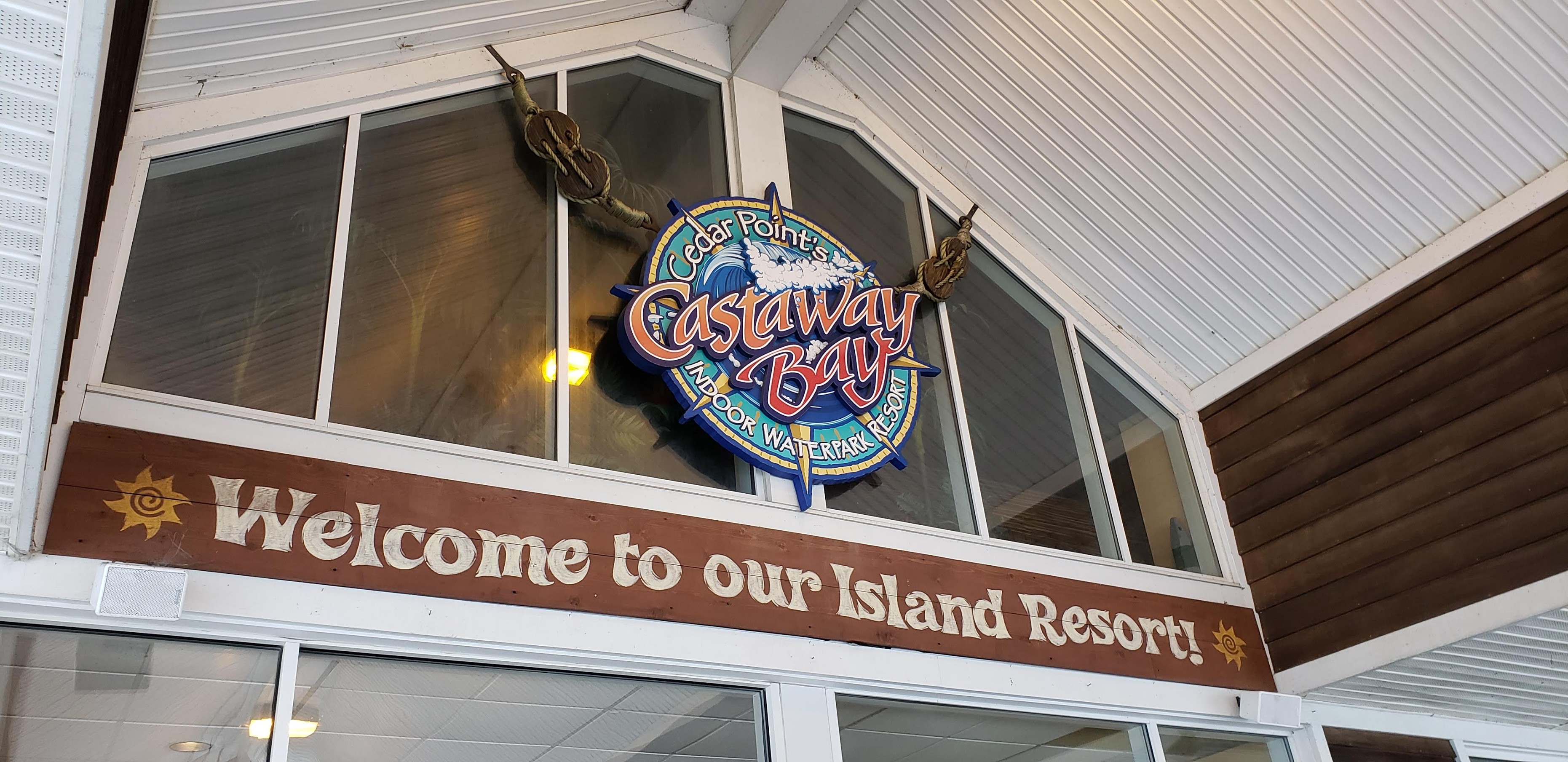 A Winter Getaway at Castaway Bay + GIVEAWAY